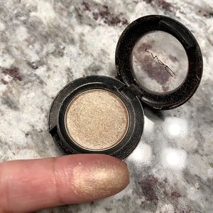 MAC eyeshadow - Retro-speck